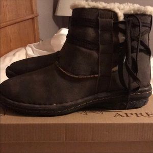 Woman’s Après chocolate brown boot size 7